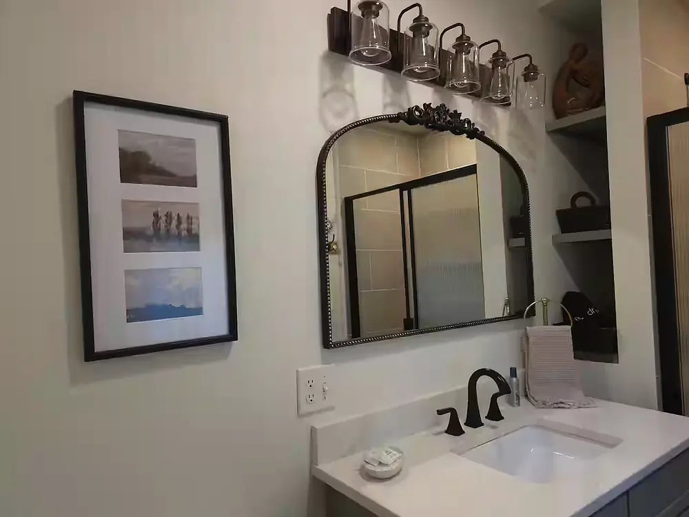 Bathrooom mirror and lighting