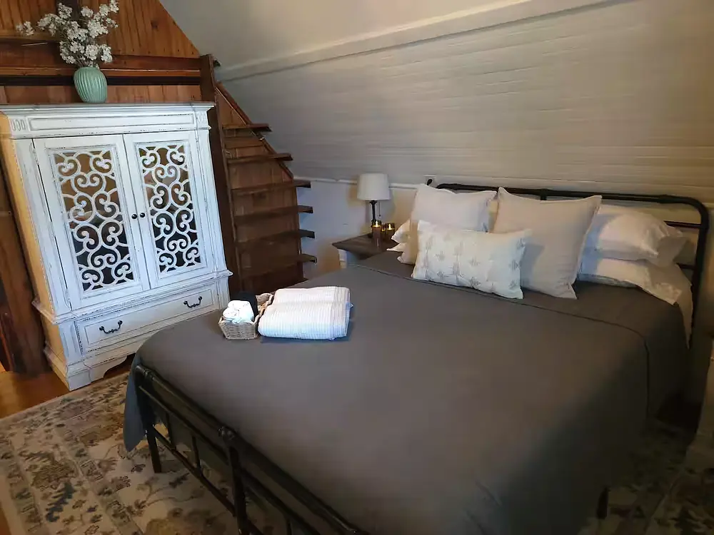 Queen bed and carol in bedroom 2